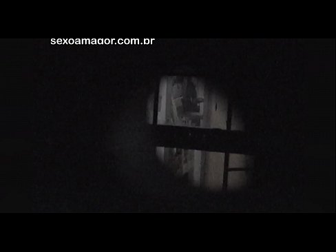 ❤️ Блонди ба таври махфӣ аз ҷониби як сайёҳи ҳамсоя, ки паси хиштҳои холӣ пинҳон шудааст, сабт мешавад Порнои мақъад дар мо